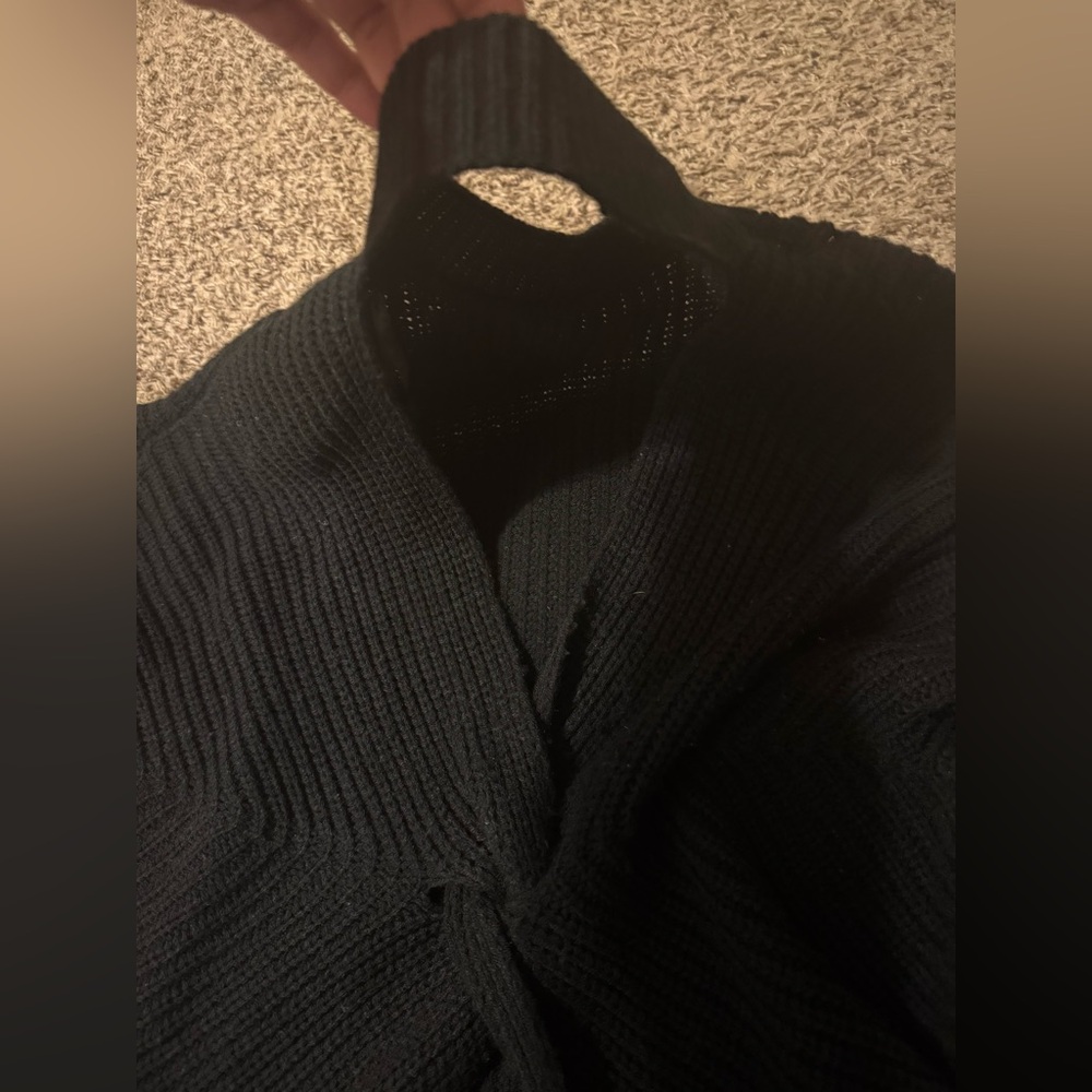 Black Women's Sweater. Crop top style - Picture 4 of 5
